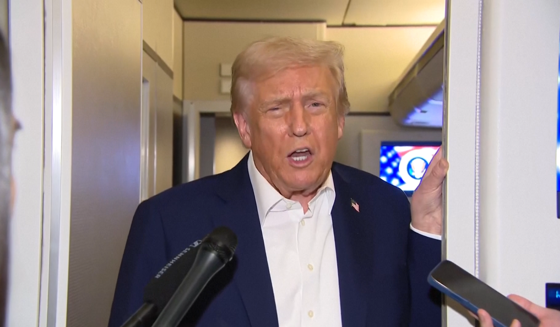 Presiden Amerika Syarikat, Donald Trump ketika ditemui wartawan di dalam pesawat Air Force One, menjelang lawatan lima hari ke Malaysia, Jepun dan Korea Selatan / REUTERS